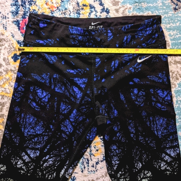 🌺SOLD🌺  Athletic, Nike Dri-fit  Running Tights - Size M -Tree Branch Pattern - Picture 5 of 7